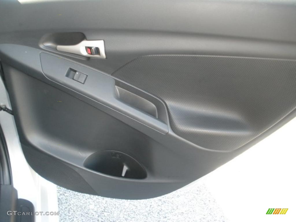 2010 Pontiac Vibe GT Door Panel Photos