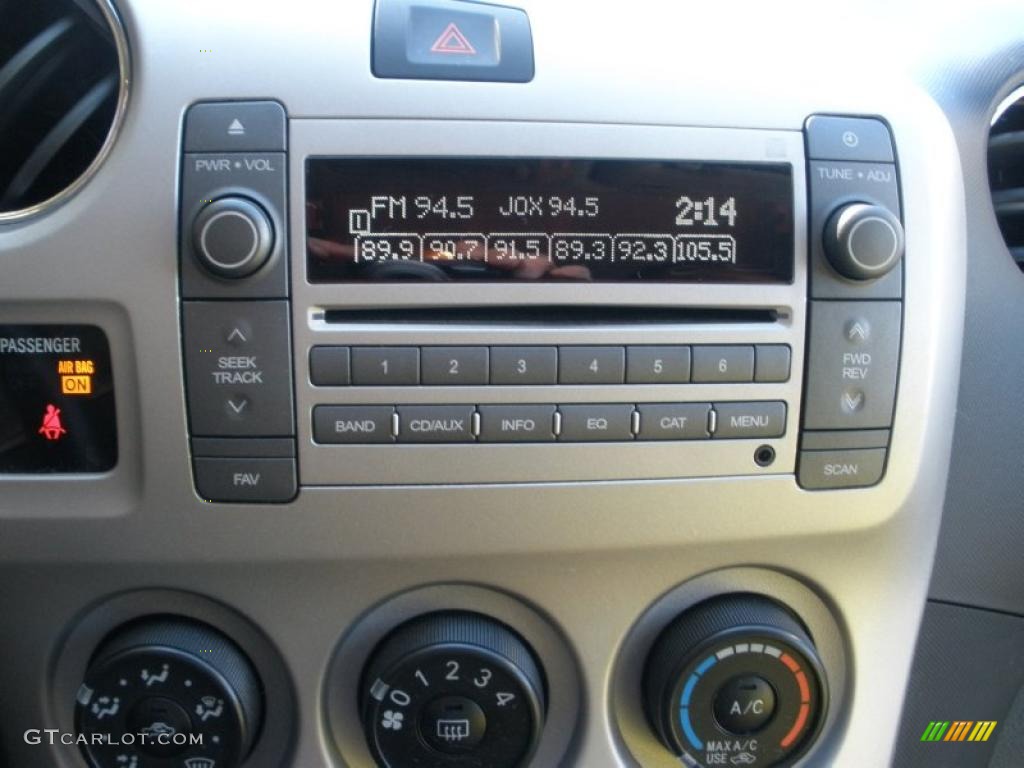 2010 Pontiac Vibe GT Controls Photo #40121507
