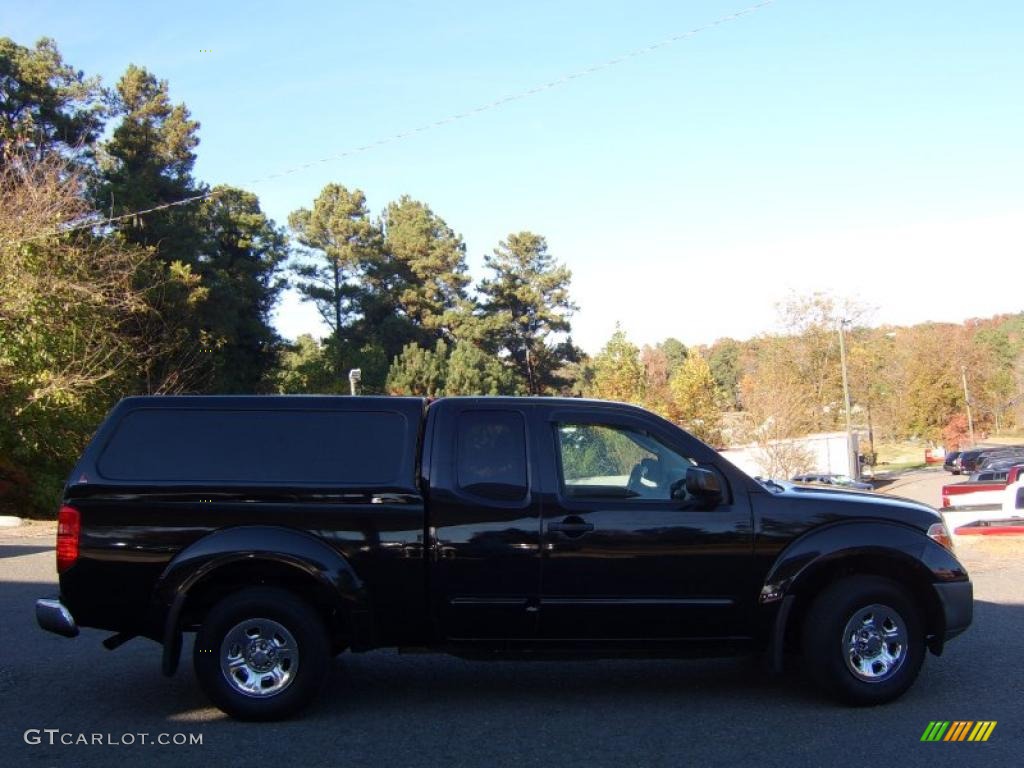 2006 Frontier XE King Cab - Super Black / Charcoal photo #1