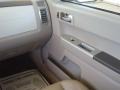 Oxford White - Mariner V6 4WD Photo No. 12