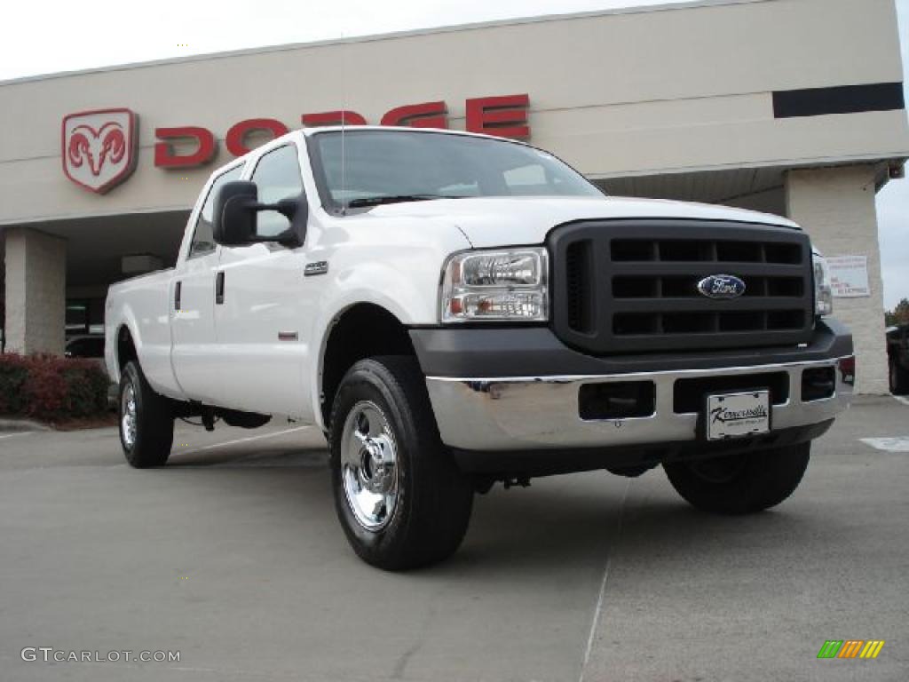 2005 F350 Super Duty XL Crew Cab 4x4 - Oxford White / Medium Flint photo #1