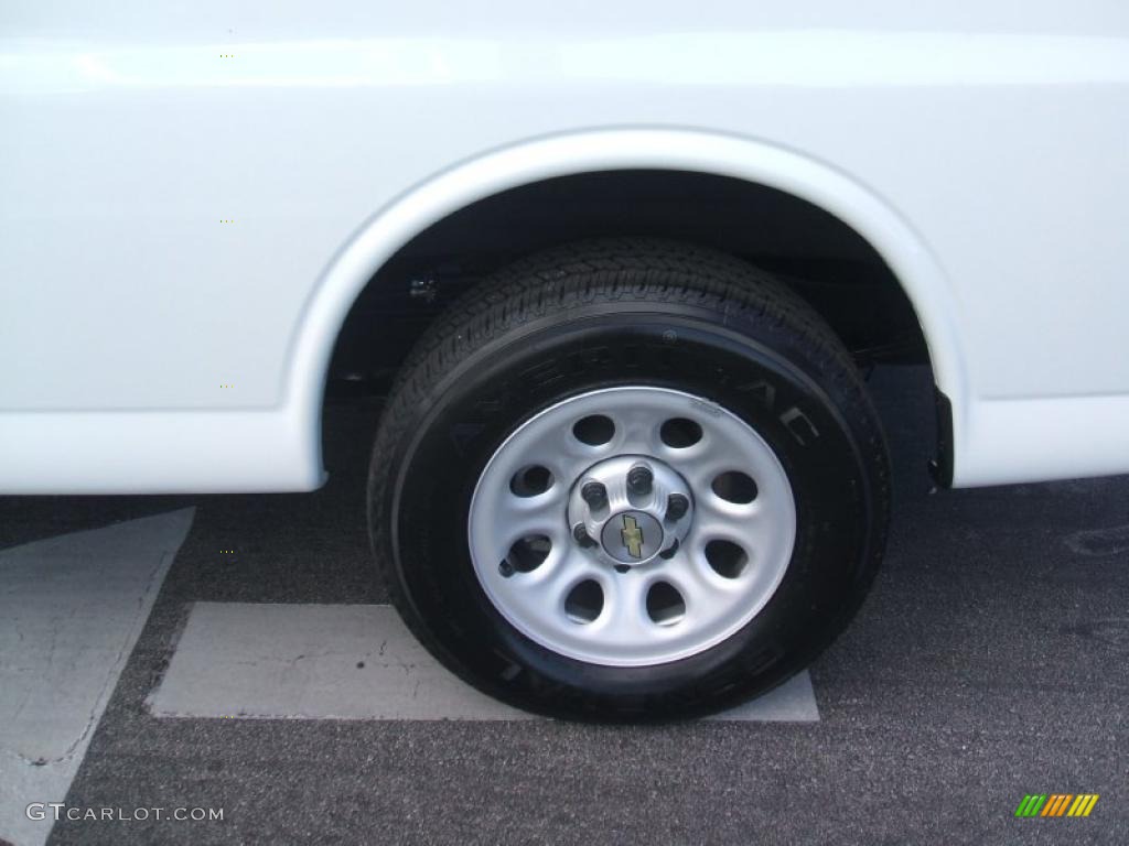 2011 Chevrolet Express 1500 Cargo Van Wheel Photo #40125620