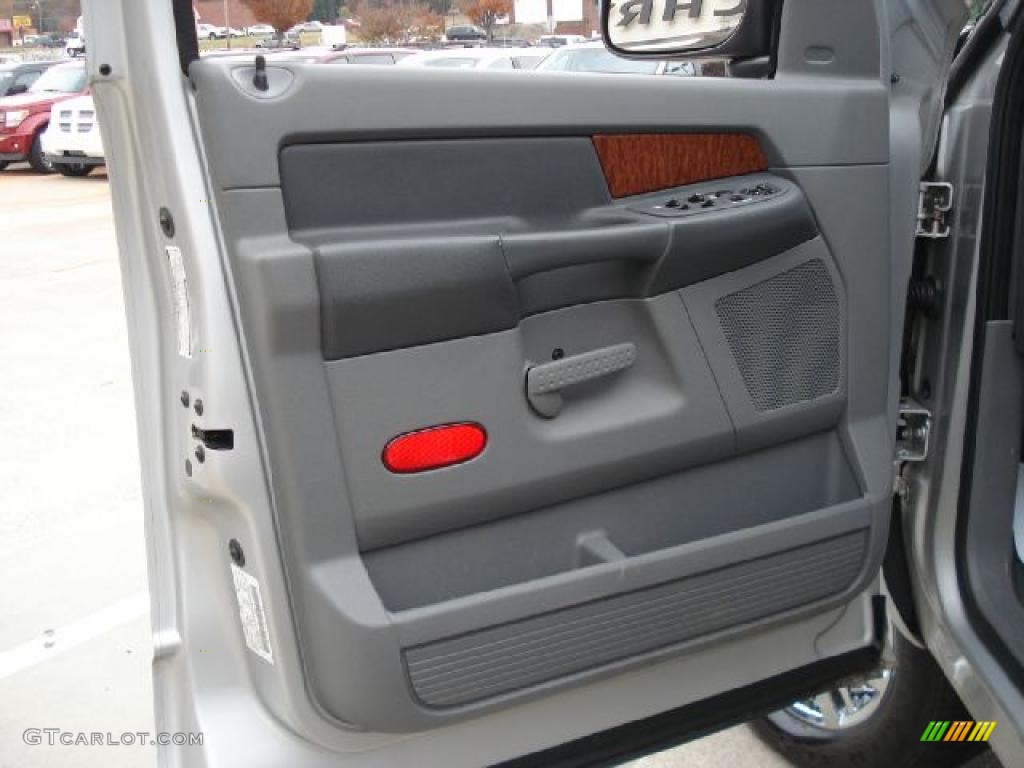 2006 Dodge Ram 1500 SLT Mega Cab 4x4 Medium Slate Gray Door Panel Photo #40125848