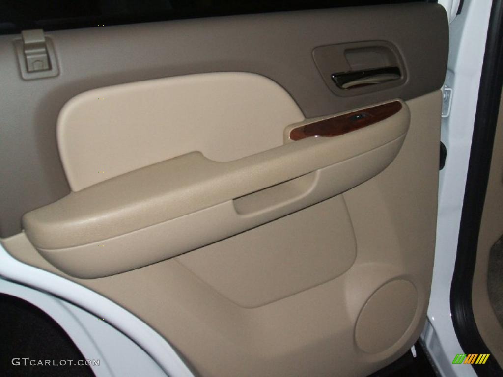 2011 Chevrolet Tahoe LT Light Cashmere/Dark Cashmere Door Panel Photo #40126164