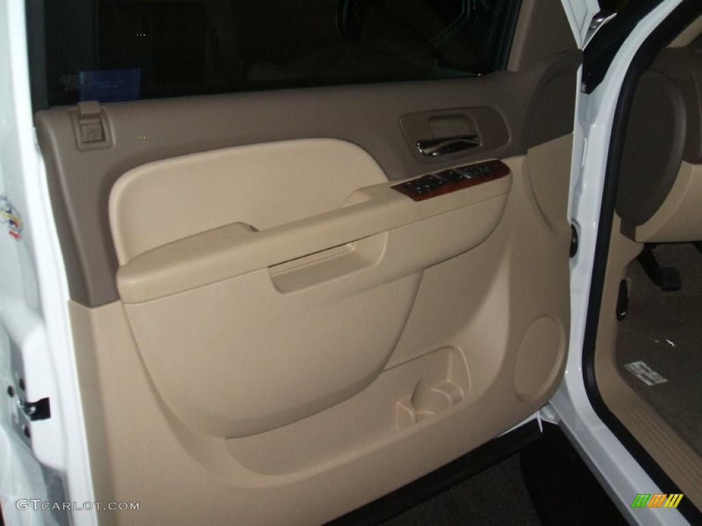 2011 Chevrolet Tahoe LT Light Cashmere/Dark Cashmere Door Panel Photo #40126176