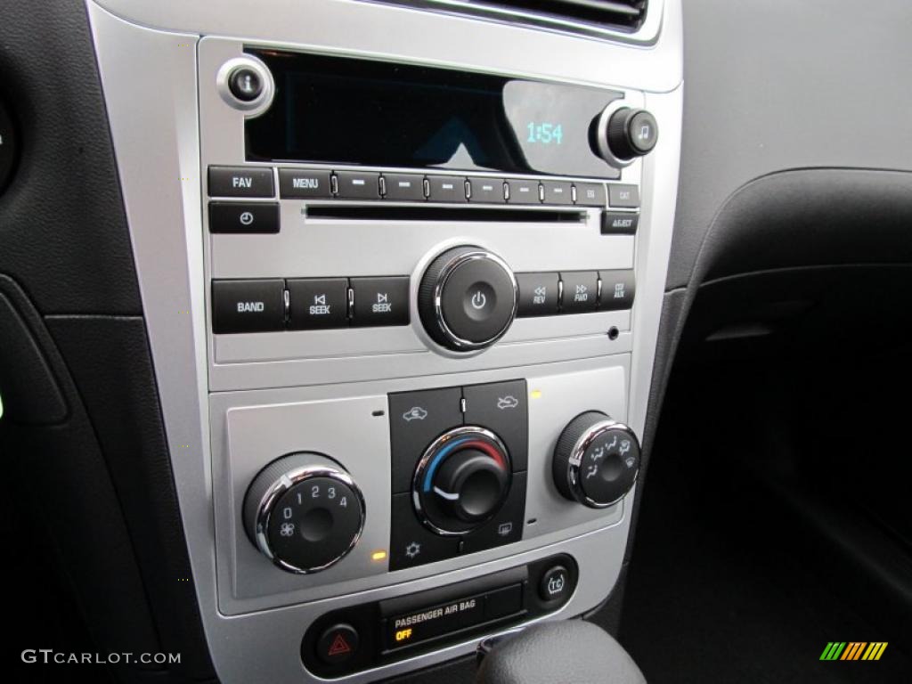 2011 Chevrolet Malibu LT Controls Photo #40126432