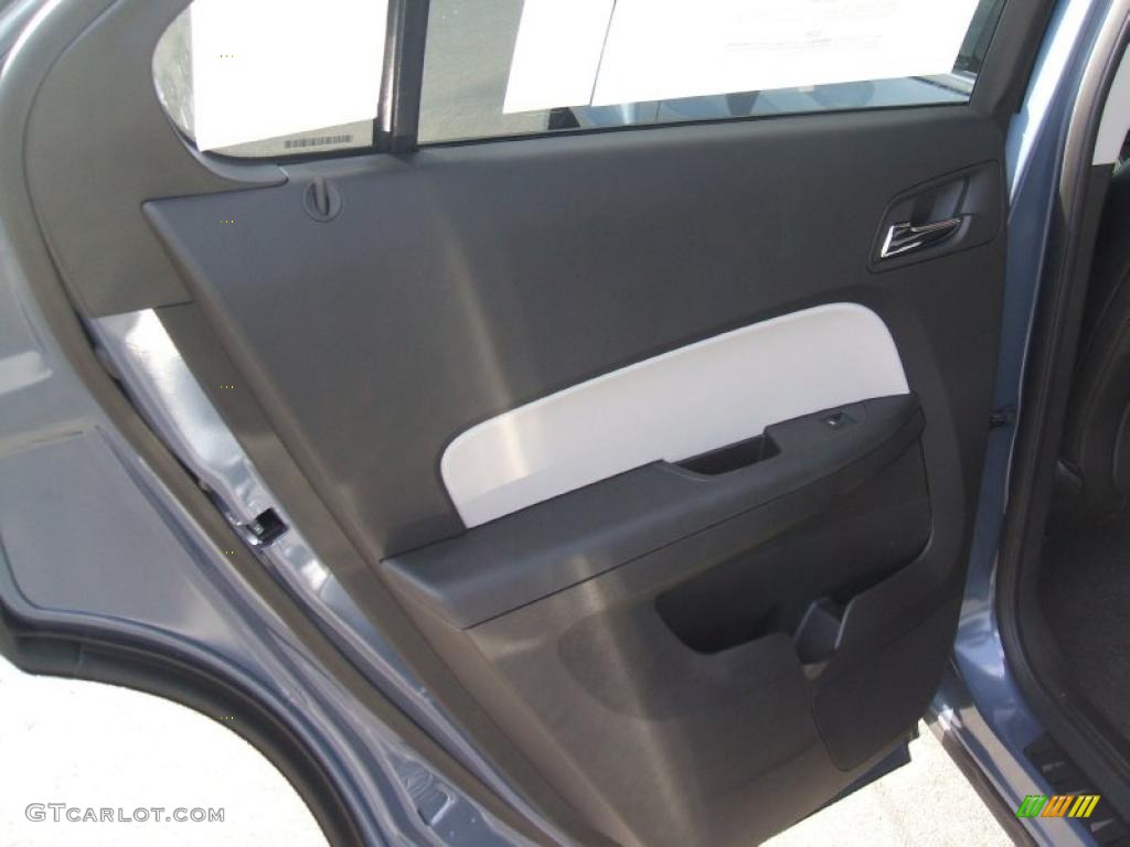 2011 Chevrolet Equinox LTZ Light Titanium/Jet Black Door Panel Photo #40127440