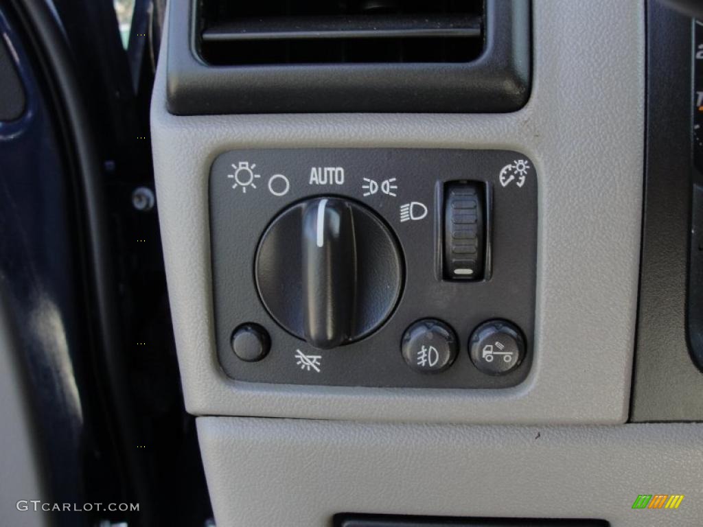 2004 GMC Canyon SL Extended Cab Controls Photo #40130956