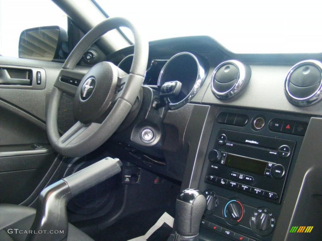 2007 Mustang V6 Premium Coupe - Black / Dark Charcoal photo #25