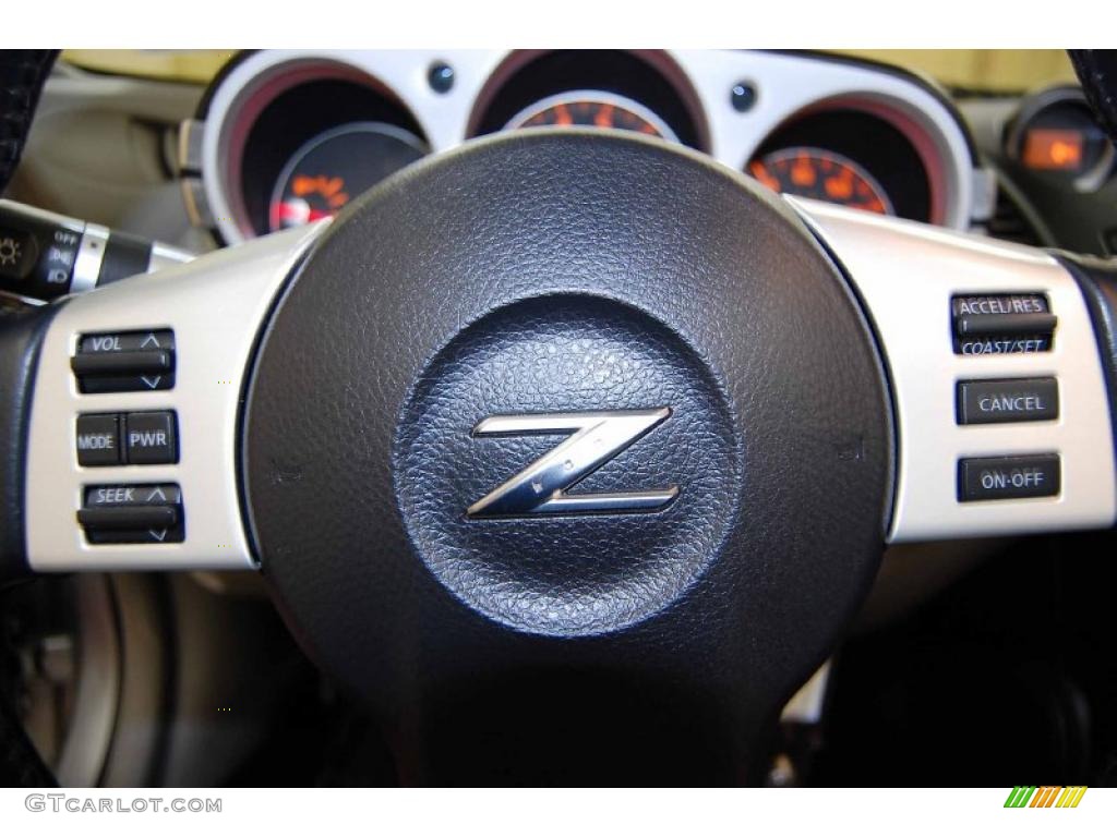 2008 Nissan 350Z Enthusiast Roadster Controls Photo #40139585