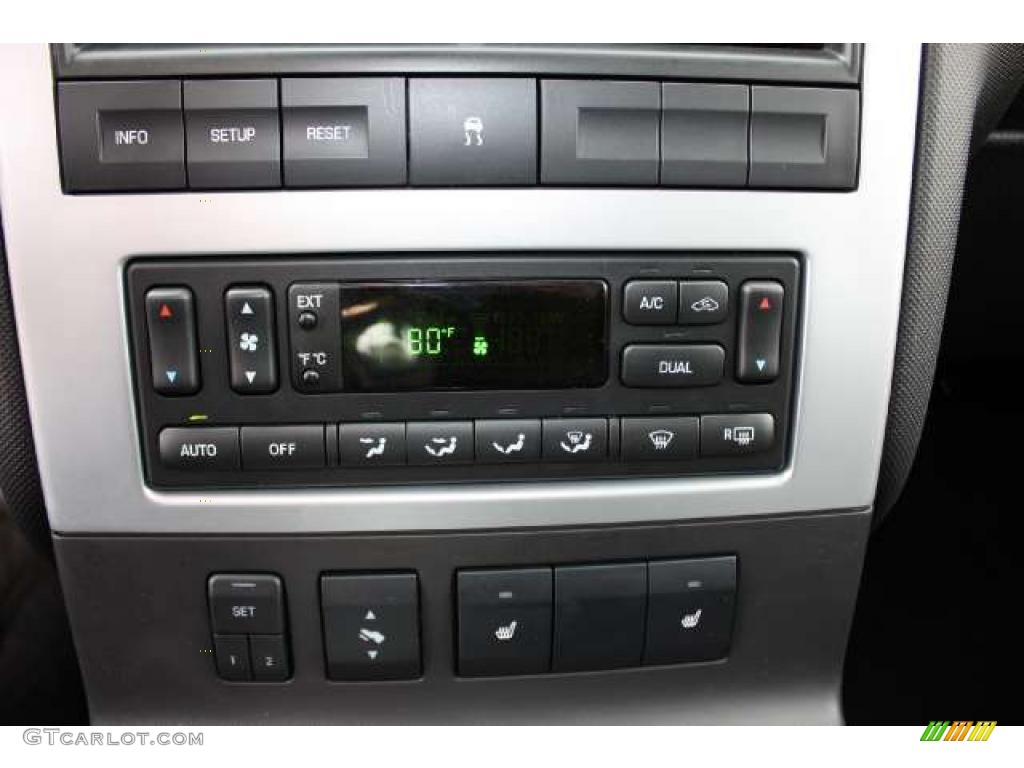 2008 Mercury Mountaineer AWD Controls Photo #40139729