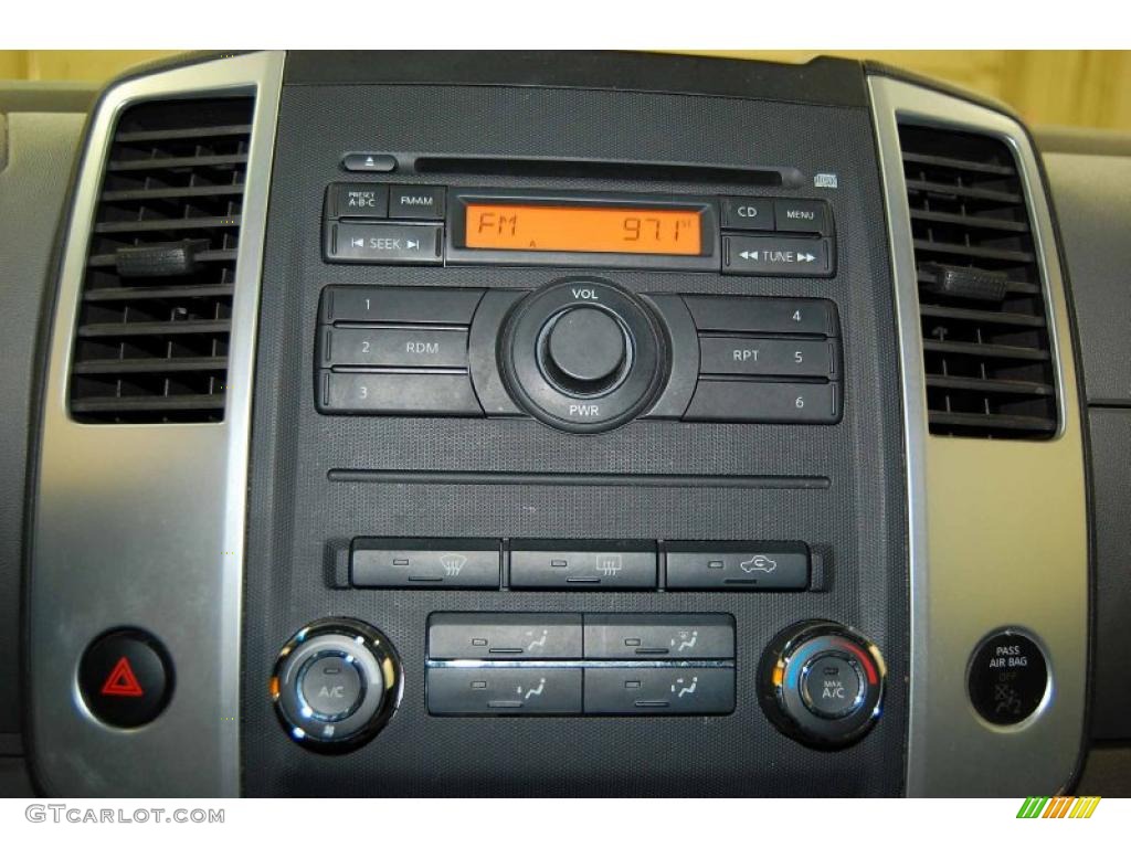 2009 Nissan Xterra X Controls Photos