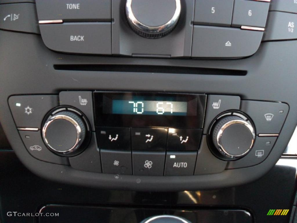 2011 Buick Regal CXL Controls Photo #40146961