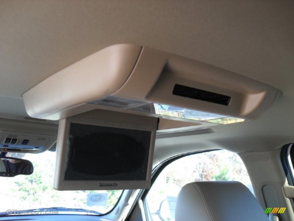 2011 Suburban LTZ 4x4 - Summit White / Light Cashmere/Dark Cashmere photo #19