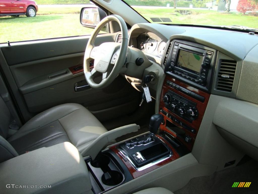 2006 Grand Cherokee Limited 4x4 - Black / Khaki photo #18