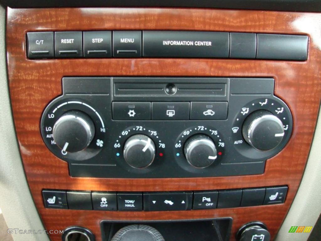 2006 Jeep Grand Cherokee Limited 4x4 Controls Photo #40148653