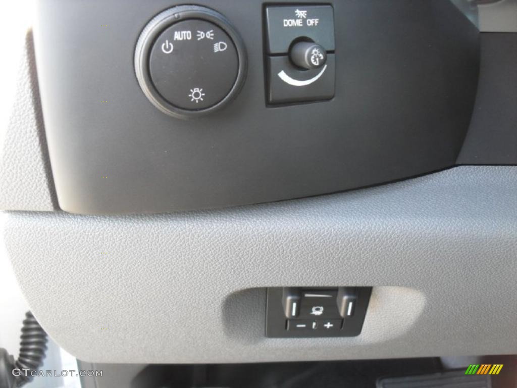 2011 Chevrolet Silverado 2500HD Extended Cab 4x4 Controls Photo #40149257