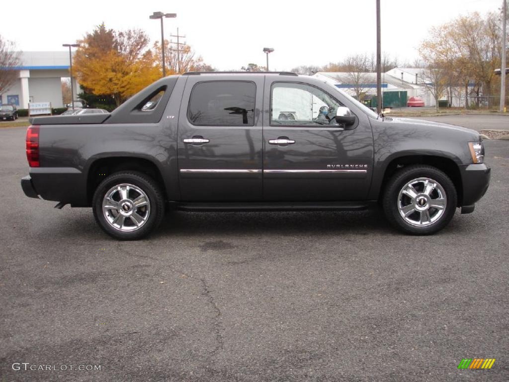 Taupe Gray Metallic 2010 Chevrolet Avalanche LTZ 4x4 Exterior Photo #40150977