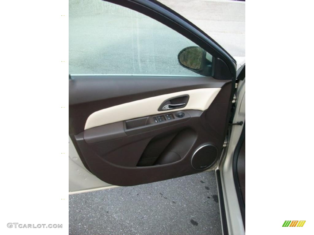 2011 Cruze LTZ - Gold Mist Metallic / Cocoa/Light Neutral Leather photo #7