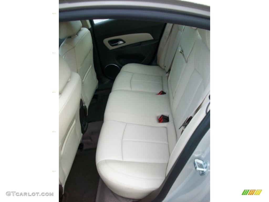 2011 Cruze LTZ - Gold Mist Metallic / Cocoa/Light Neutral Leather photo #9