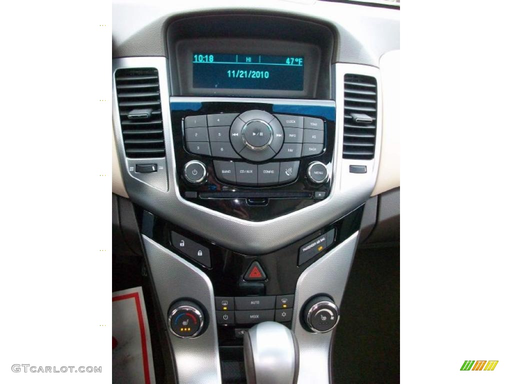 2011 Chevrolet Cruze LTZ Controls Photo #40151913