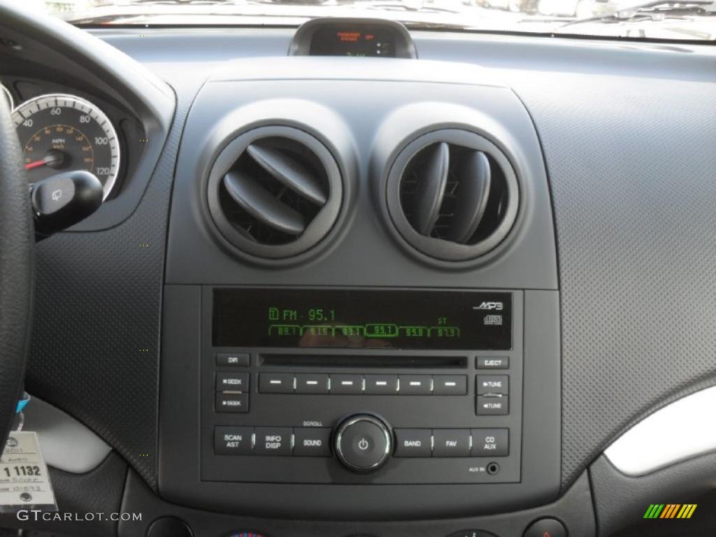 2011 Chevrolet Aveo Aveo5 LT Controls Photo #40155865