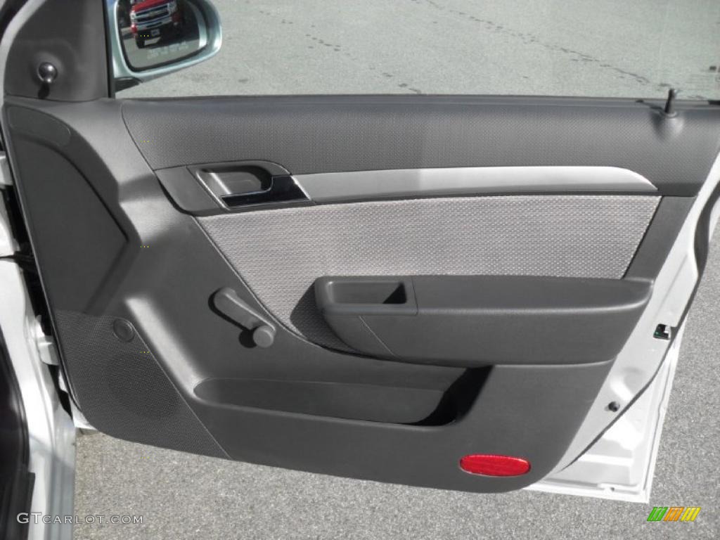 2011 Chevrolet Aveo Aveo5 LT Charcoal Door Panel Photo #40156013