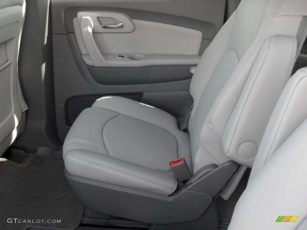 Dark Gray/Light Gray Interior 2011 Chevrolet Traverse LT Photo #40157173