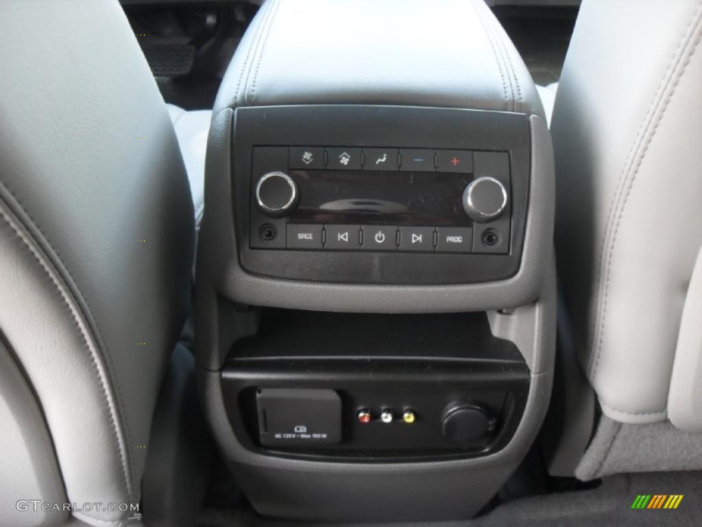 2011 Chevrolet Traverse LT Controls Photo #40157197