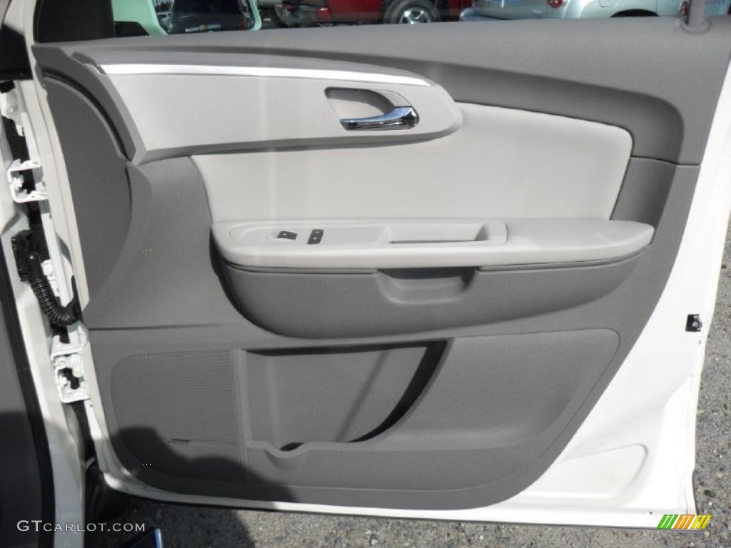2011 Chevrolet Traverse LT Dark Gray/Light Gray Door Panel Photo #40157293