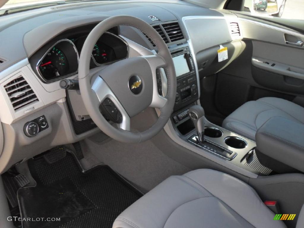 Dark Gray/Light Gray Interior 2011 Chevrolet Traverse LT Photo #40157357