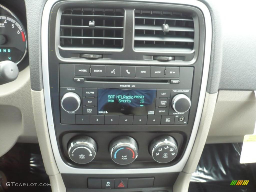 2011 Dodge Caliber Mainstreet Controls Photo #40165437
