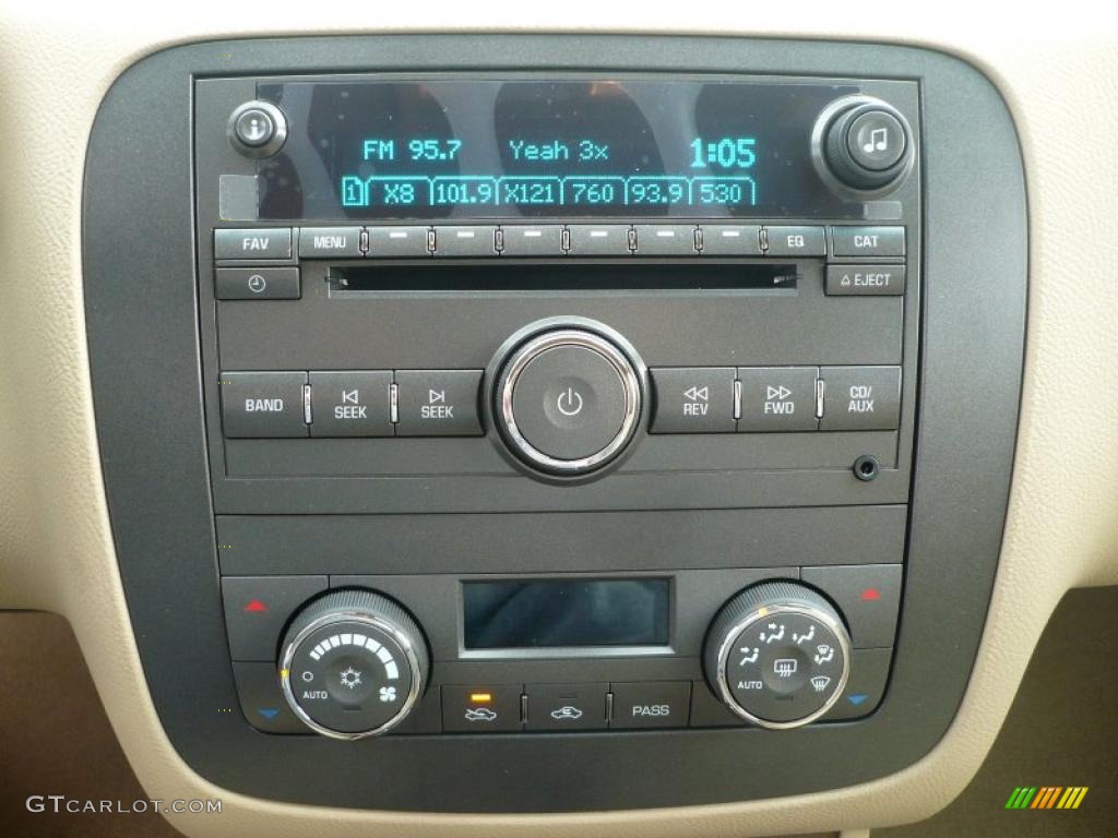 2011 Buick Lucerne CXL Controls Photo #40166125