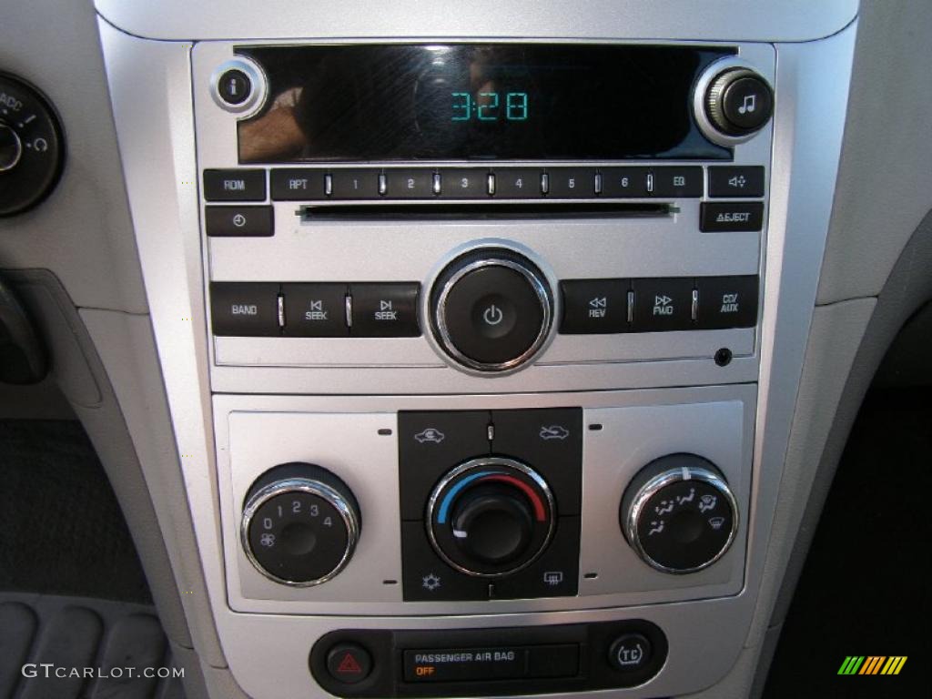 2010 Chevrolet Malibu LS Sedan Controls Photo #40166669