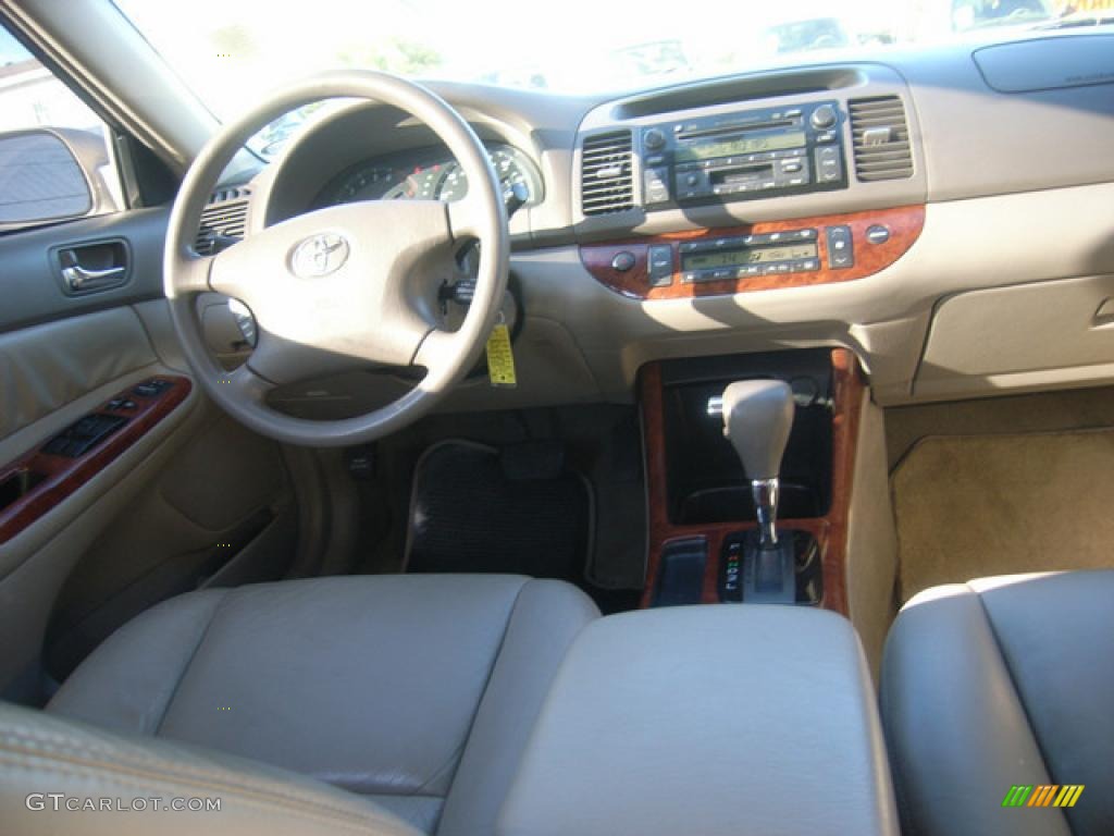 2003 Camry XLE - Desert Sand Mica / Taupe photo #15