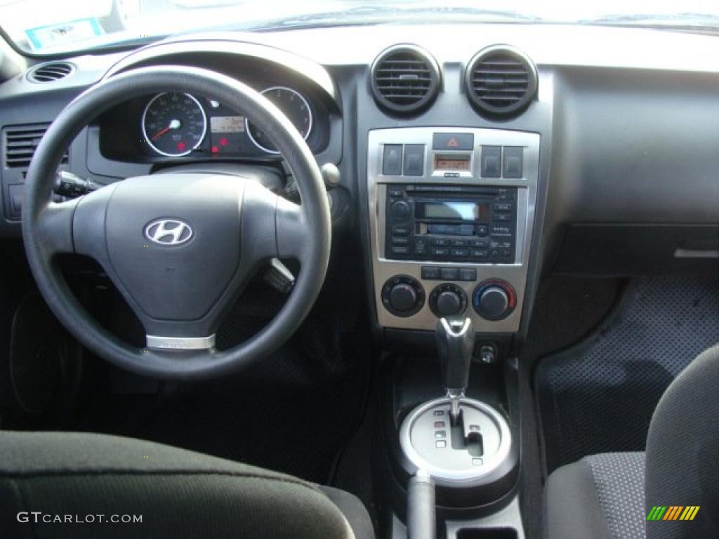 2004 Hyundai Tiburon Standard Tiburon Model Black Dashboard Photo #40169165