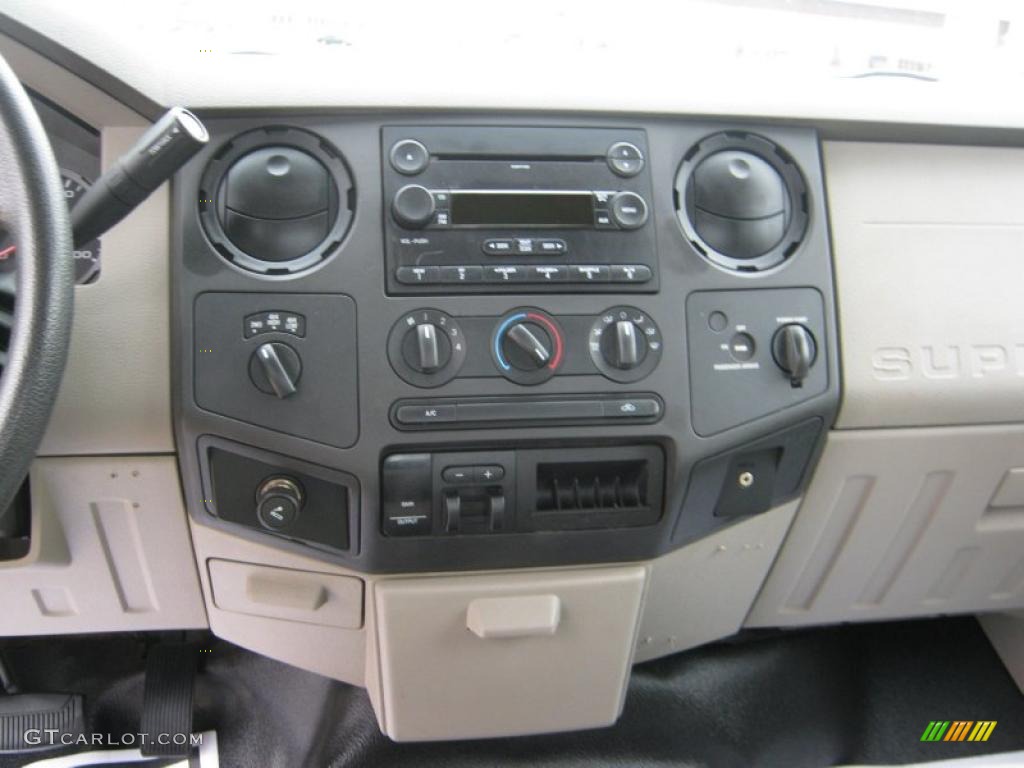 2008 Ford F350 Super Duty XL SuperCab 4x4 Controls Photo #40169349