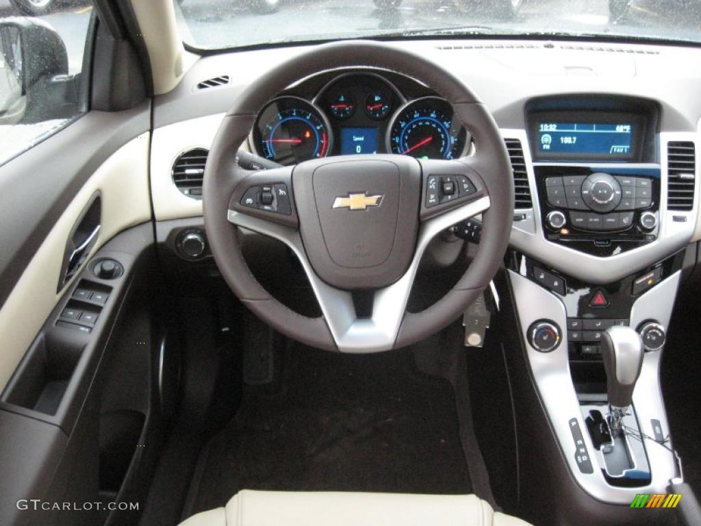 2011 Chevrolet Cruze LT Controls Photo #40170413