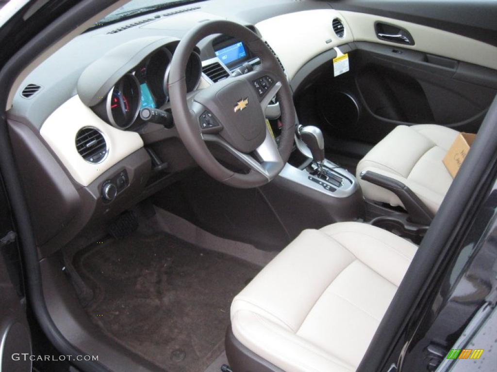 Cocoa/Light Neutral Leather Interior 2011 Chevrolet Cruze LT Photo #40170449