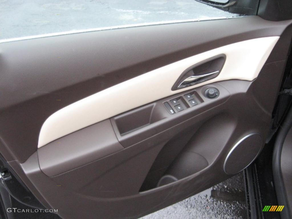 2011 Chevrolet Cruze LT Cocoa/Light Neutral Leather Door Panel Photo #40170465