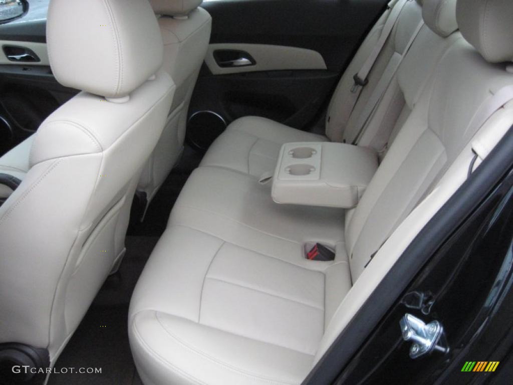 Cocoa/Light Neutral Leather Interior 2011 Chevrolet Cruze LT Photo #40170481