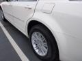 Cool Vanilla White - 300 Touring Photo No. 4
