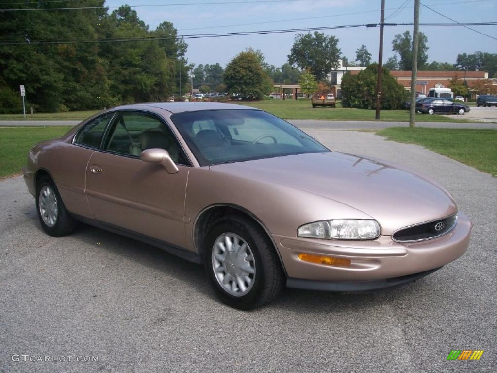 Platinum Beige Metallic 1995 Buick Riviera Coupe Exterior Photo #40172981