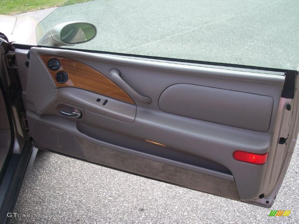 1995 Buick Riviera Coupe Beige Door Panel Photo #40173161