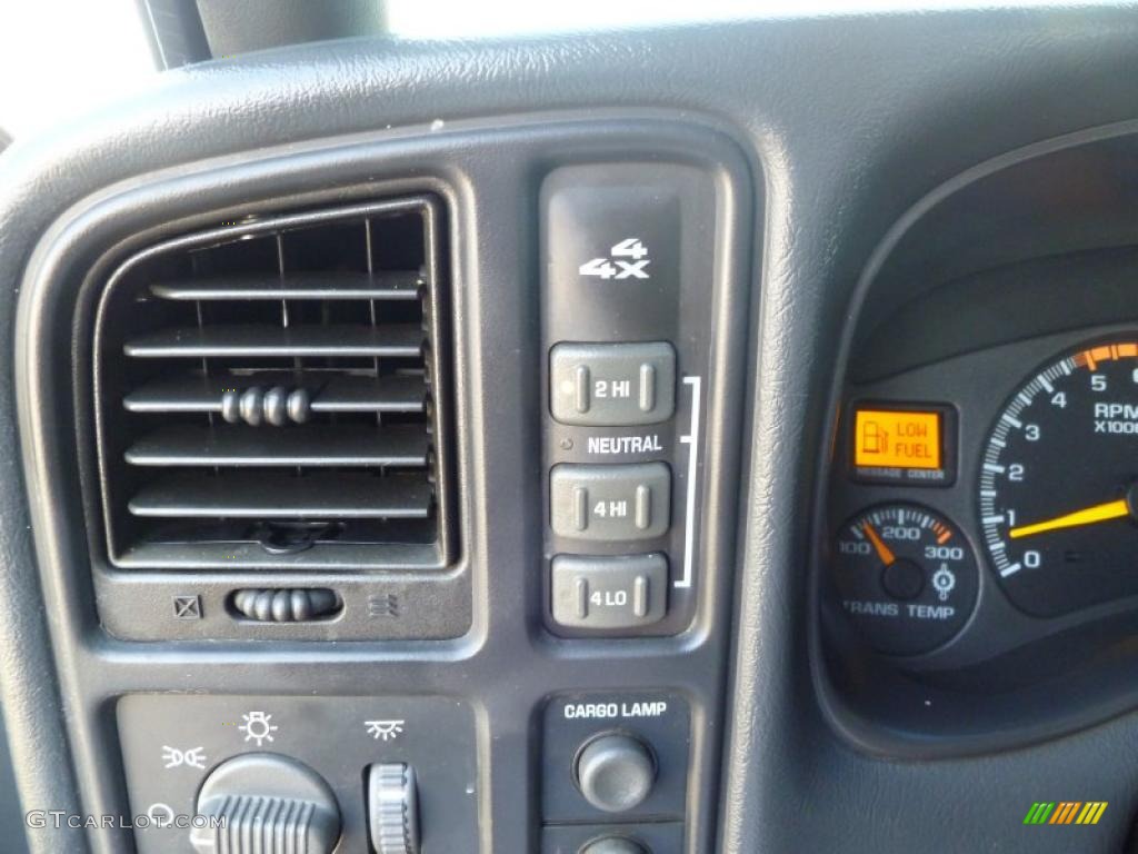 2001 GMC Sierra 2500HD SLT Extended Cab 4x4 Controls Photo #40174157
