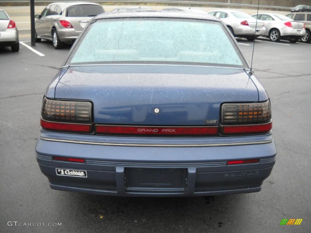 1994 Grand Prix SE Sedan - Medium Blue Metallic / Pewter photo #11