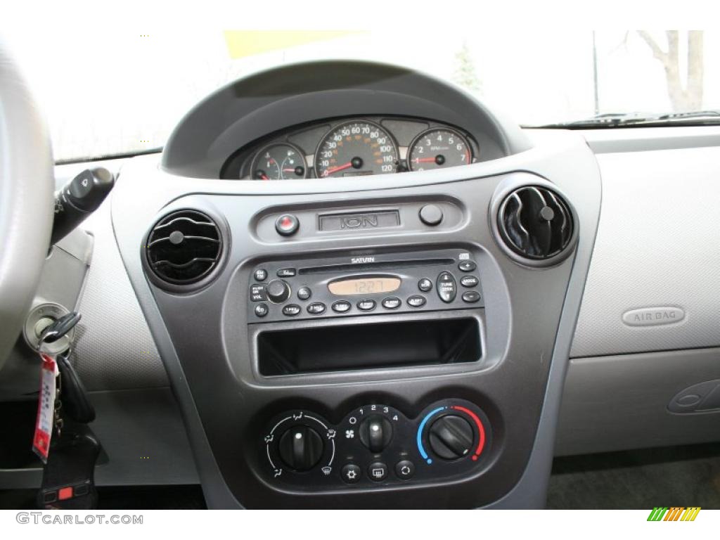 2003 Saturn ION 2 Sedan Controls Photo #40187722