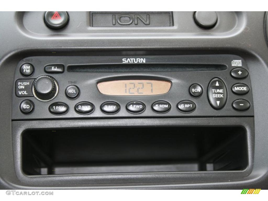 2003 Saturn ION 2 Sedan Controls Photo #40187743
