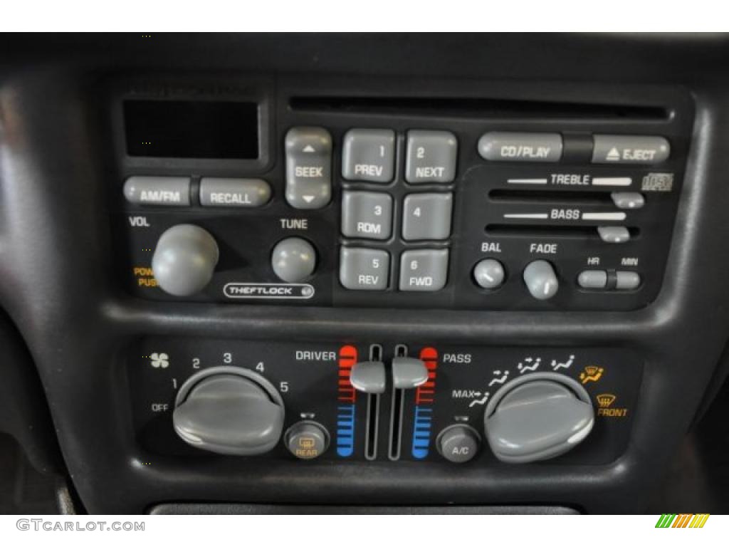 2001 Pontiac Grand Prix SE Sedan Controls Photo #40191531