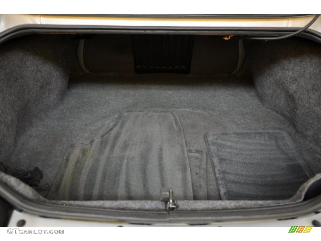 2001 Pontiac Grand Prix SE Sedan Trunk Photos
